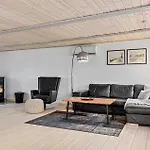 Casa vacanze 2 Bedroom Beautiful In Bogense