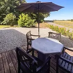 2 Bedroom Beautiful In Casa vacanze