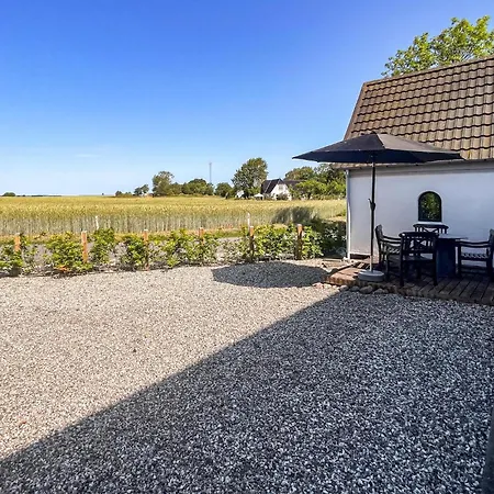 2 Bedroom Beautiful In Dom wakacyjny Bogense