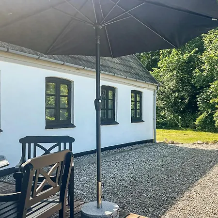 Dom wakacyjny 2 Bedroom Beautiful In