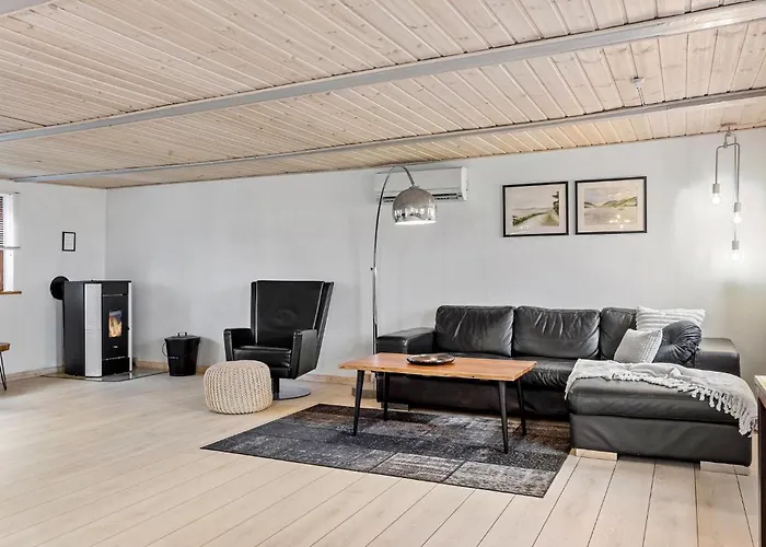 Dom wakacyjny 2 Bedroom Beautiful In Bogense