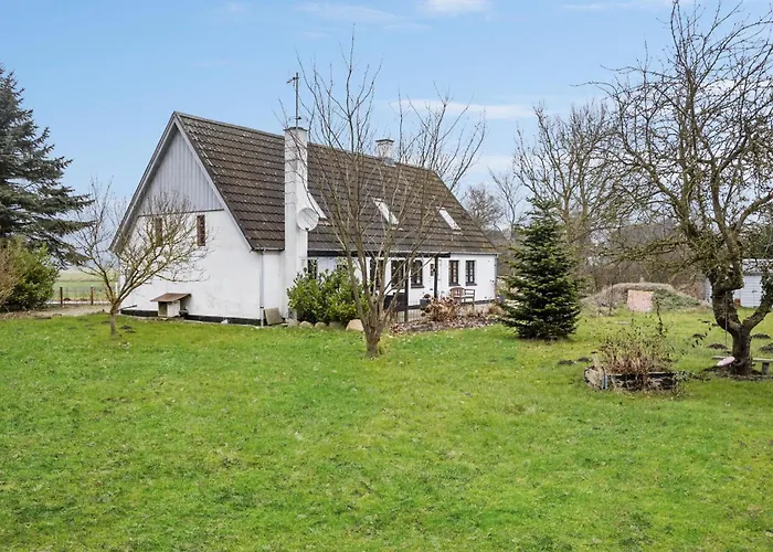 2 Bedroom Beautiful In Ferienhaus *
