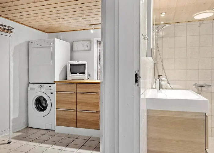 Dom wakacyjny 2 Bedroom Beautiful In Bogense
