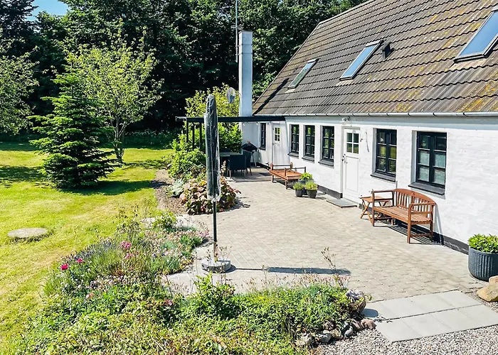 Dom wakacyjny 2 Bedroom Beautiful In *