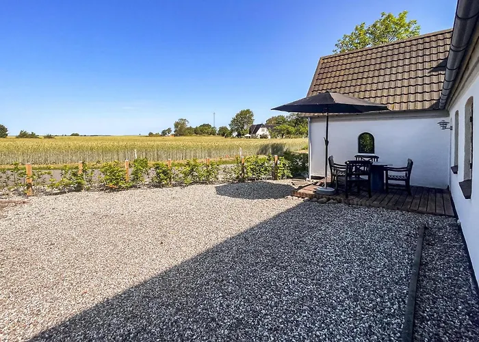 2 Bedroom Beautiful In Dom wakacyjny Bogense
