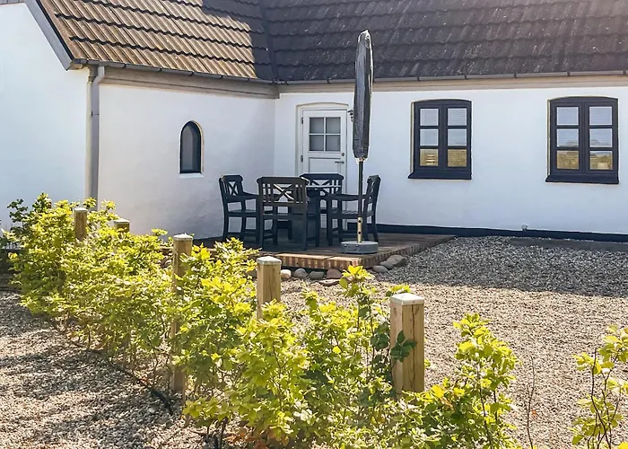 2 Bedroom Beautiful In Dom wakacyjny